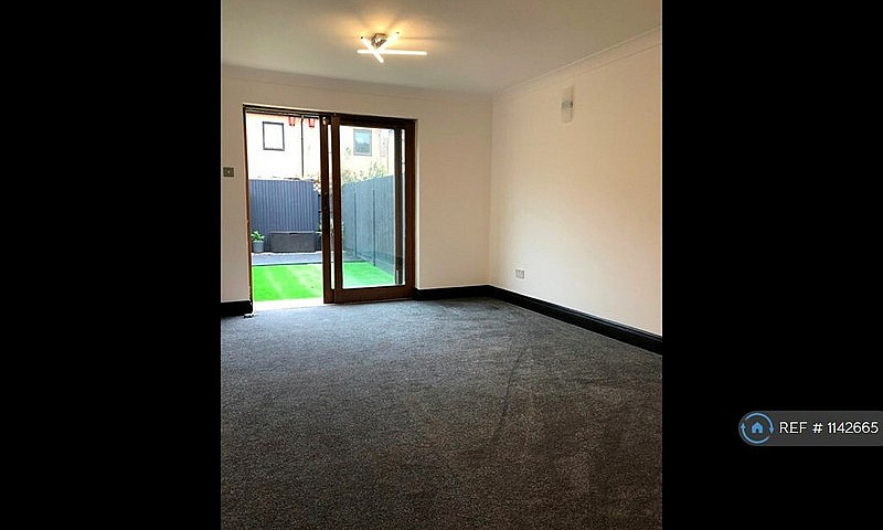 3 Bedroom House In V...