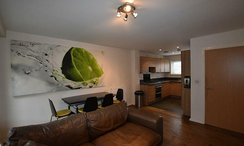 4 Bedroom House In S...