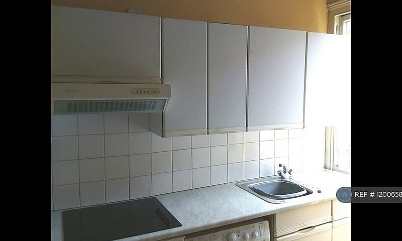 2 Bedroom Flat In Wi...