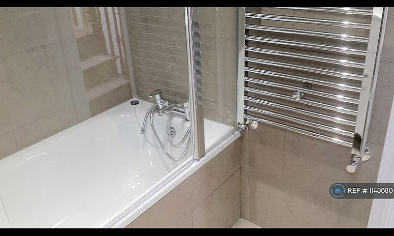 4 Bedroom Flat In Sh...