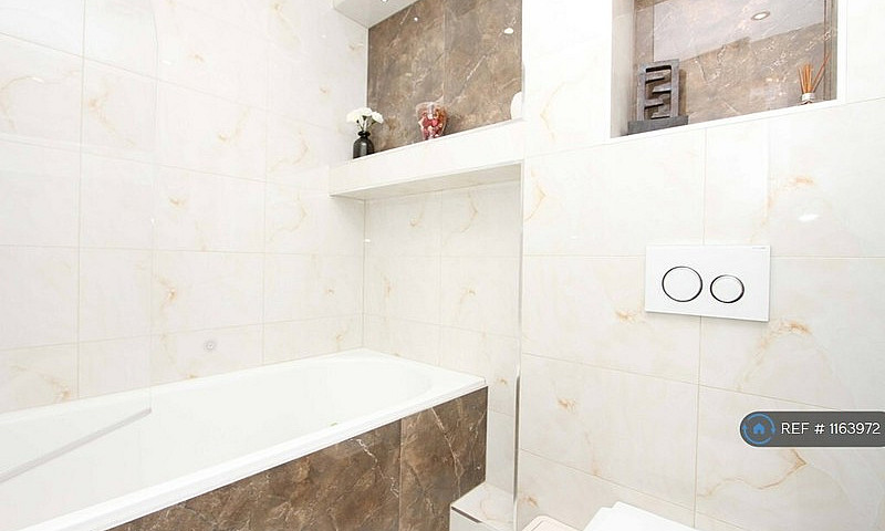 2 Bedroom House In A...