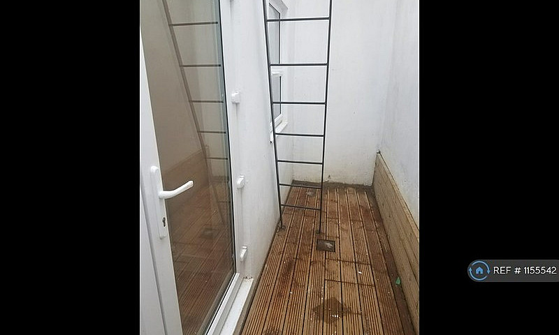3 Bedroom Flat In Kn...