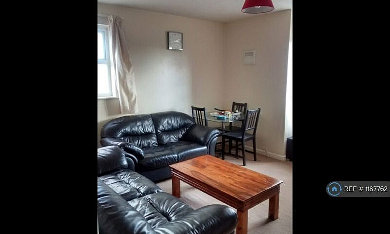 2 Bedroom Flat In Be...