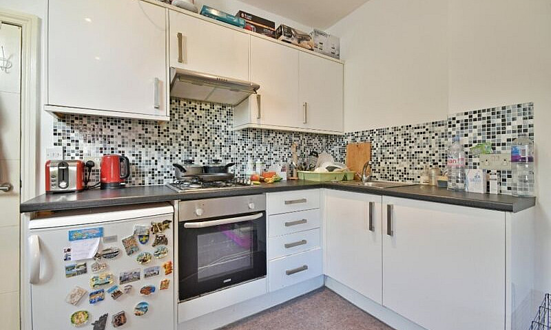 2 Bed Flat Seconds T...
