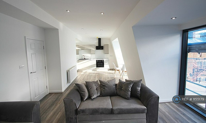 2 Bedroom Flat In Ir...
