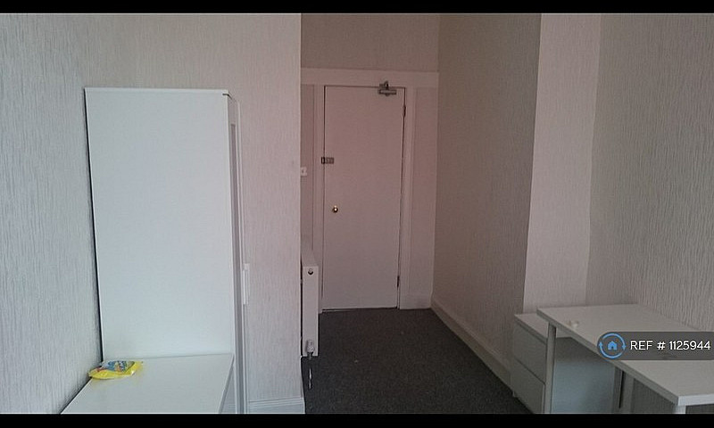 4 Bedroom Flat In Ad...