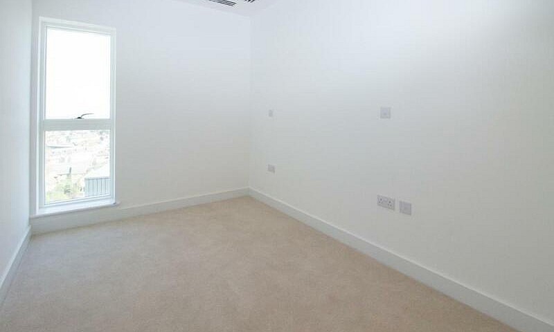 2 Bedroom Flat In Sa...