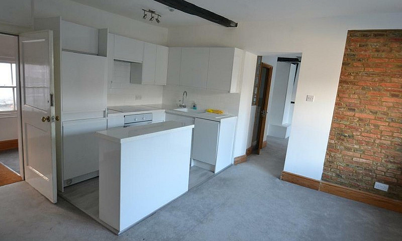 1 Bedroom Flat In 64...