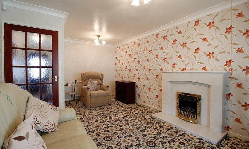 2 Bedroom House In L...