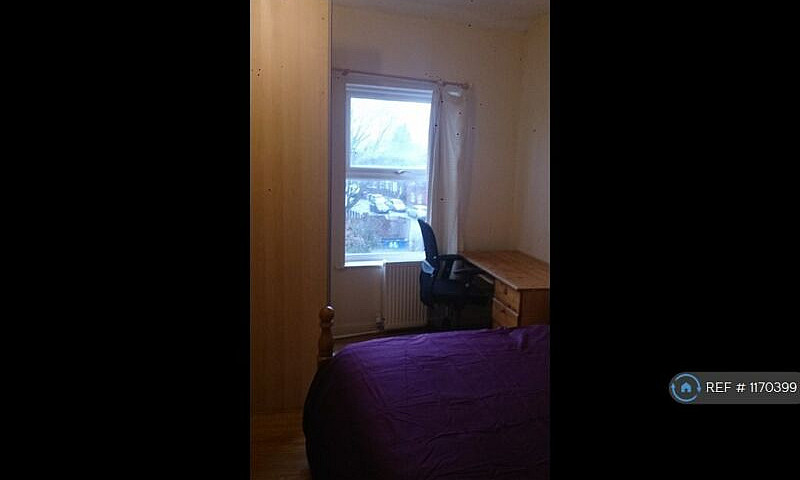 2 Bedroom Flat In Ke...