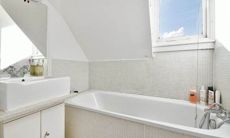 2 Bed Flat Seconds T...