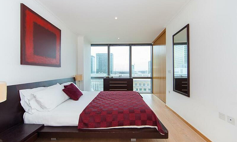 2 Bedroom Flat In No...