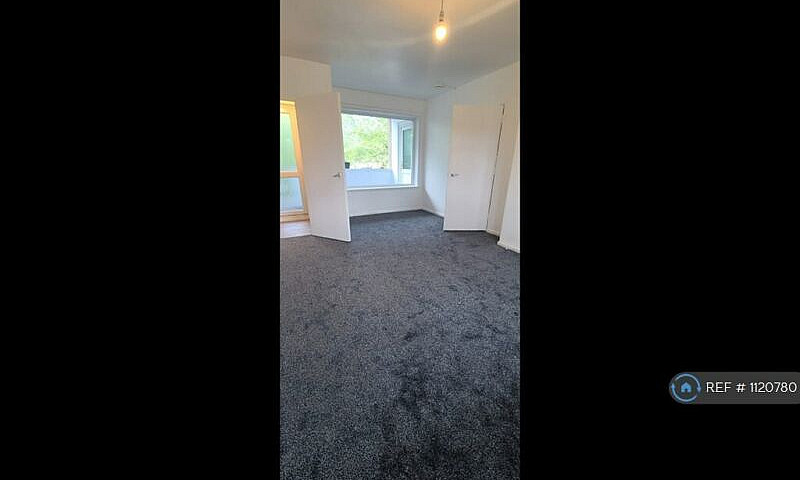 2 Bedroom Flat In Ne...