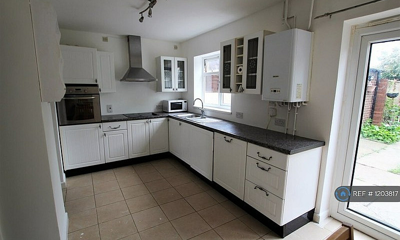 3 Bedroom House In O...