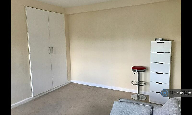 Studio Flat In Langf...