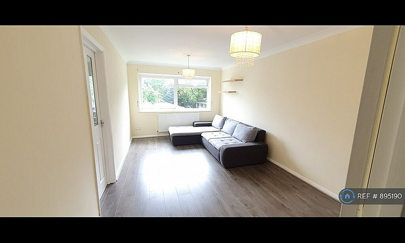 2 Bedroom Flat In Wh...