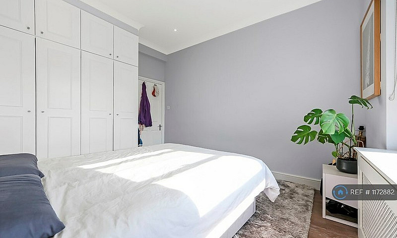2 Bedroom Flat In Th...