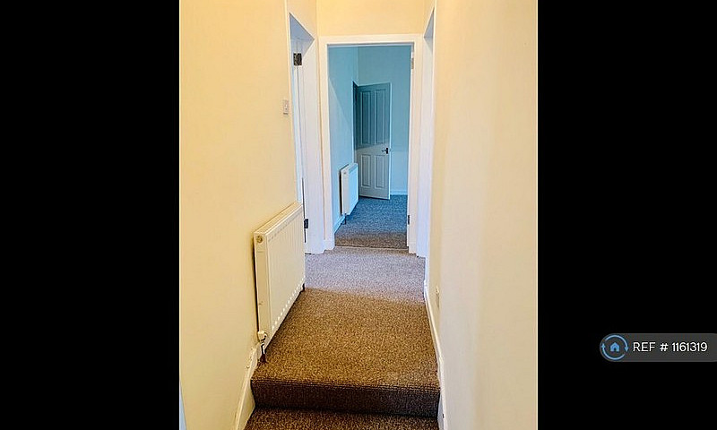 3 Bedroom Flat In Ch...