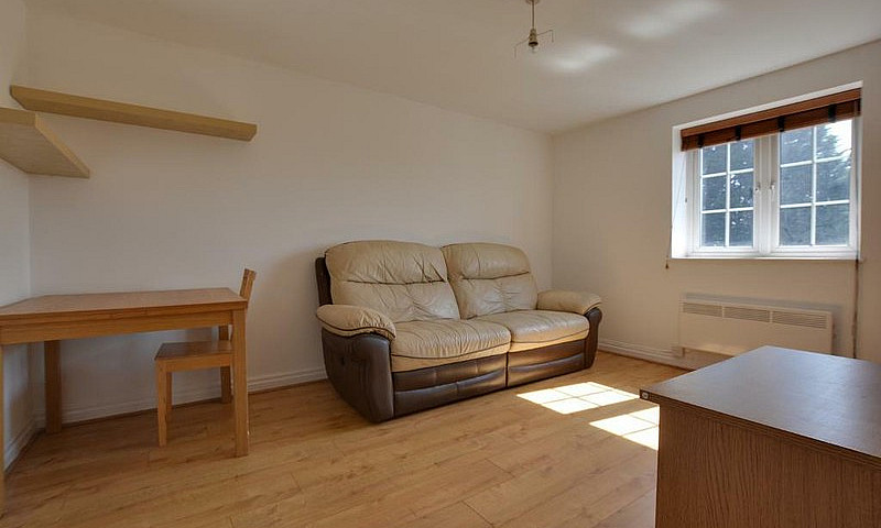 1 Bedroom Flat In Ma...