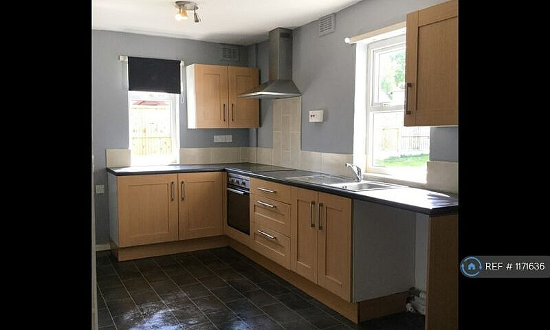 3 Bedroom House In E...