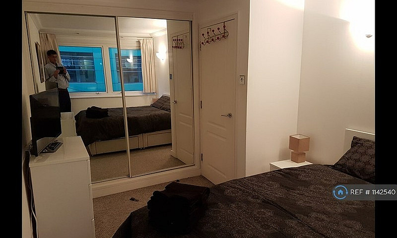 2 Bedroom Flat In Fi...