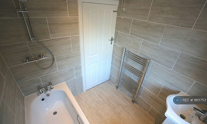 1 Bedroom Flat In De...