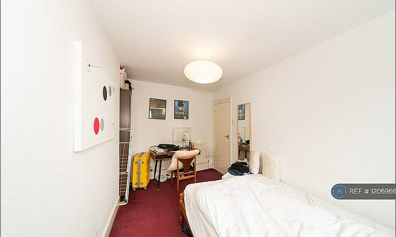 2 Bedroom Flat In Ca...