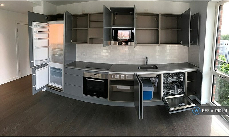 2 Bedroom Flat In Si...