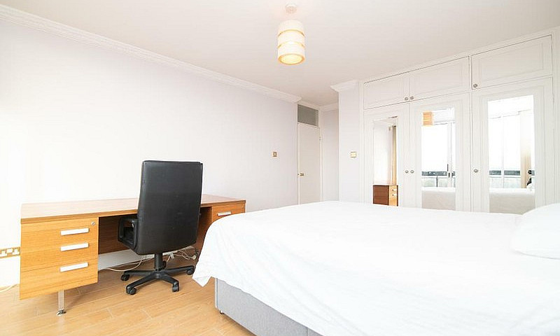 3 Bedroom Flat In We...