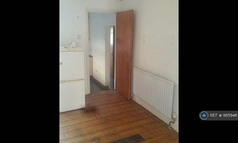 1 Bedroom Flat In Ca...