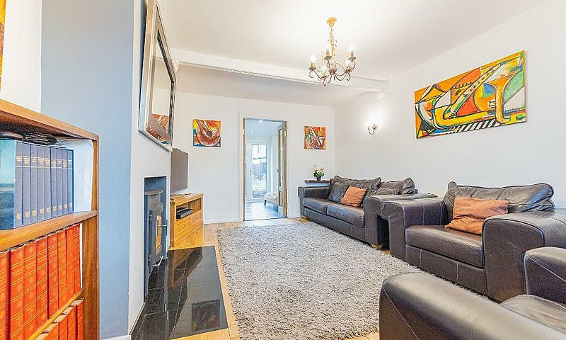 4 Bedroom House In N...