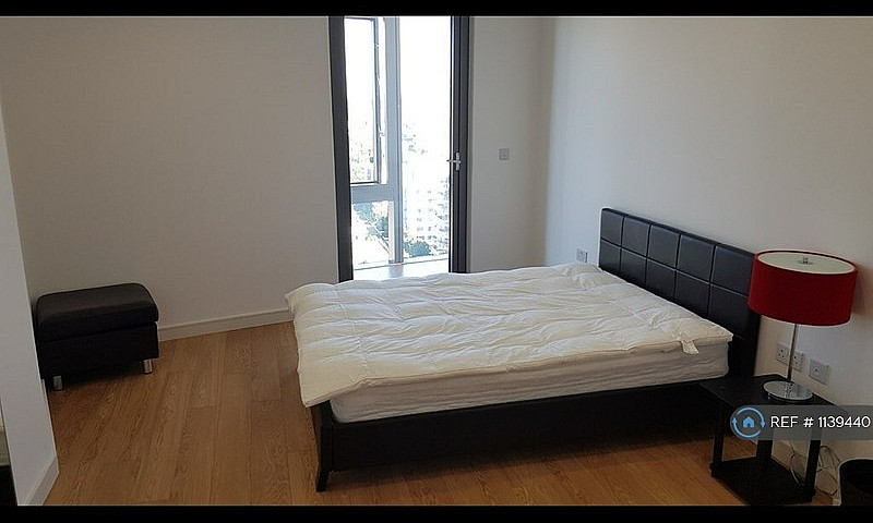 2 Bedroom Flat In Ea...