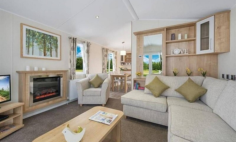 2 Bed Holiday Home I...