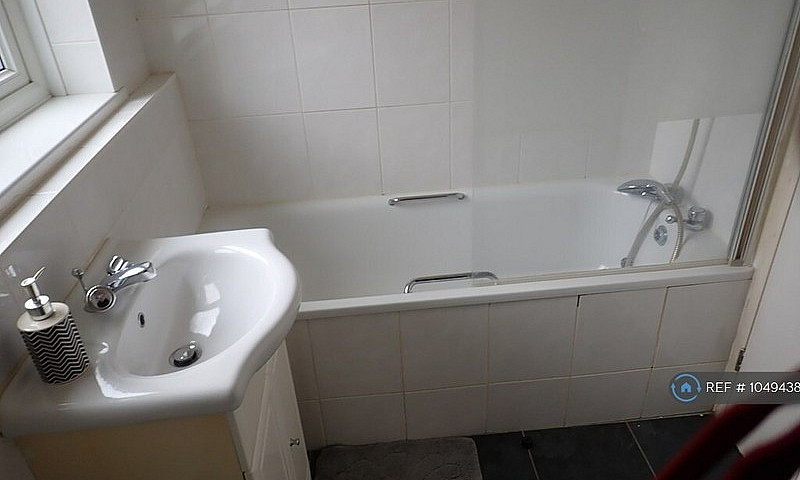 1 Bedroom Flat In No...