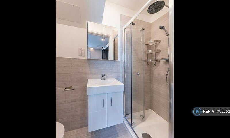Studio Flat In Londo...