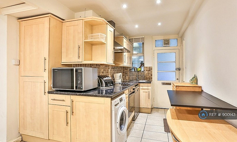 3 Bedroom Flat In We...