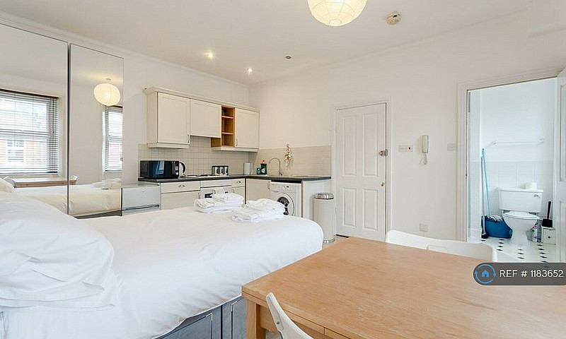 Studio Flat In Charl...