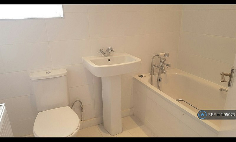 2 Bedroom Flat In Se...