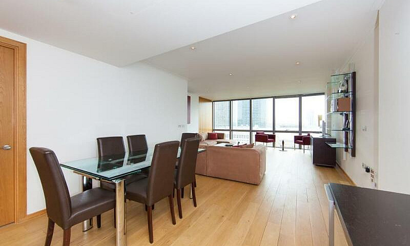 2 Bedroom Flat In No...