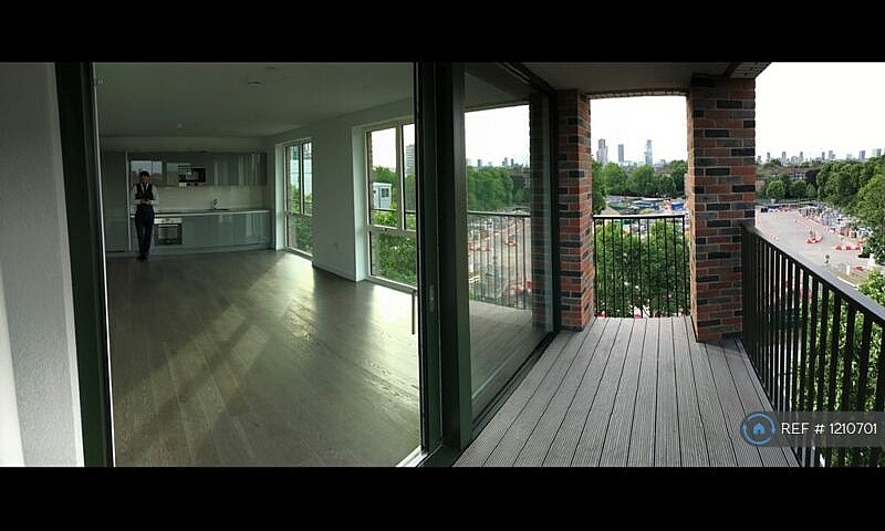 2 Bedroom Flat In Si...