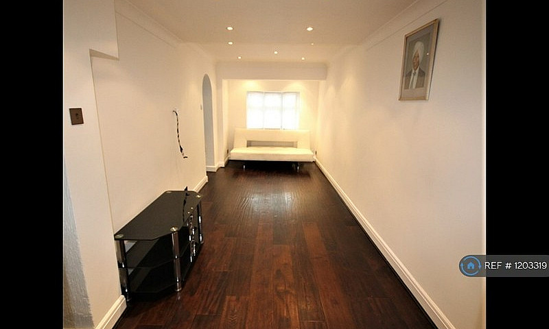 4 Bedroom House In W...