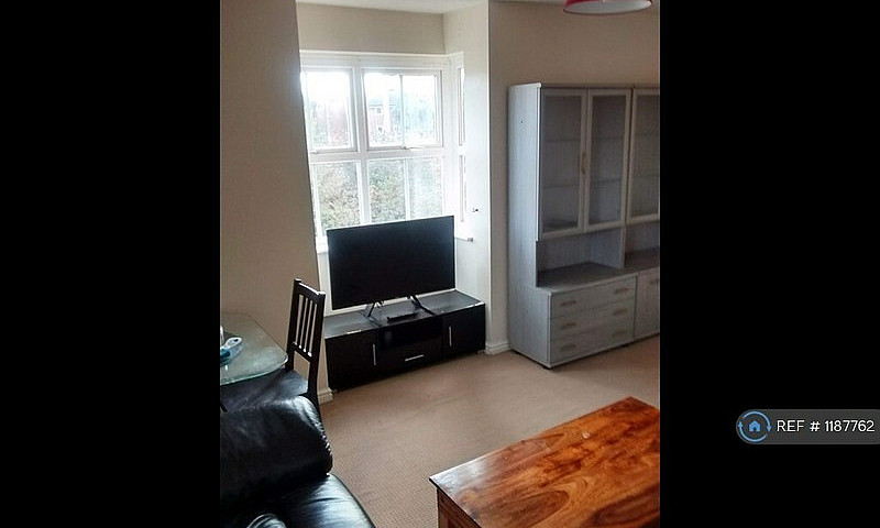 2 Bedroom Flat In Be...