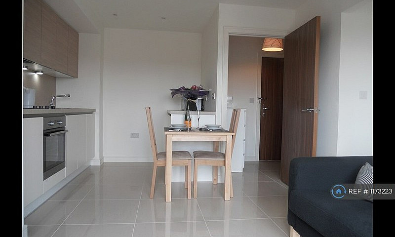 1 Bedroom Flat In He...