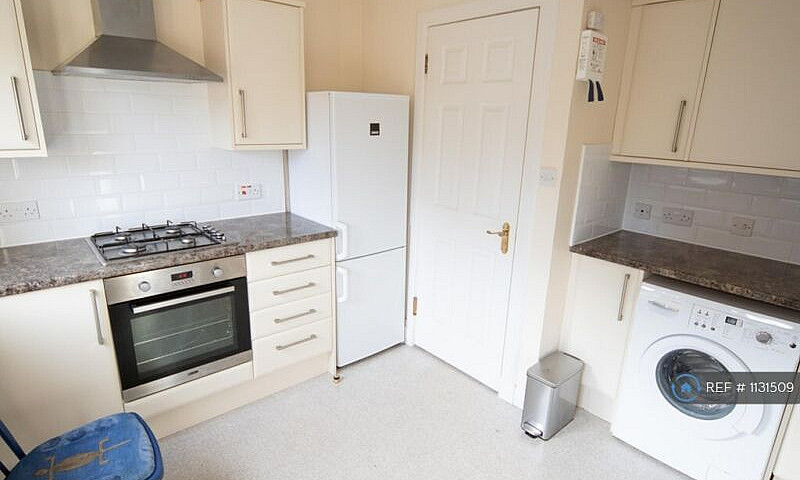 3 Bedroom Flat In El...