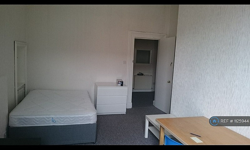 4 Bedroom Flat In Ad...