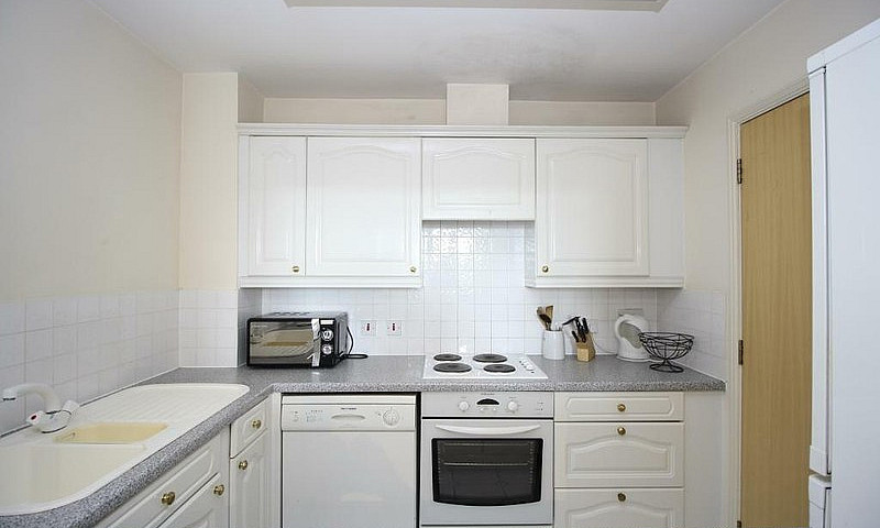 1 Bedroom Flat In Mi...