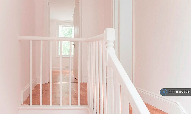 Studio Flat In Merci...