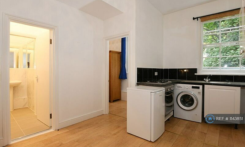 2 Bedroom Flat In G/...