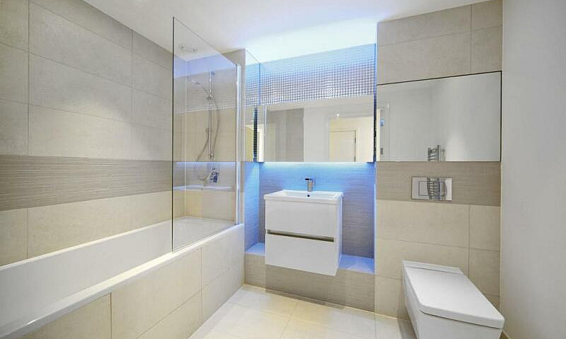 1 Bedroom Flat In Ro...