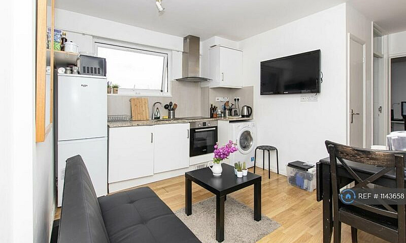 2 Bedroom Flat In Ma...
